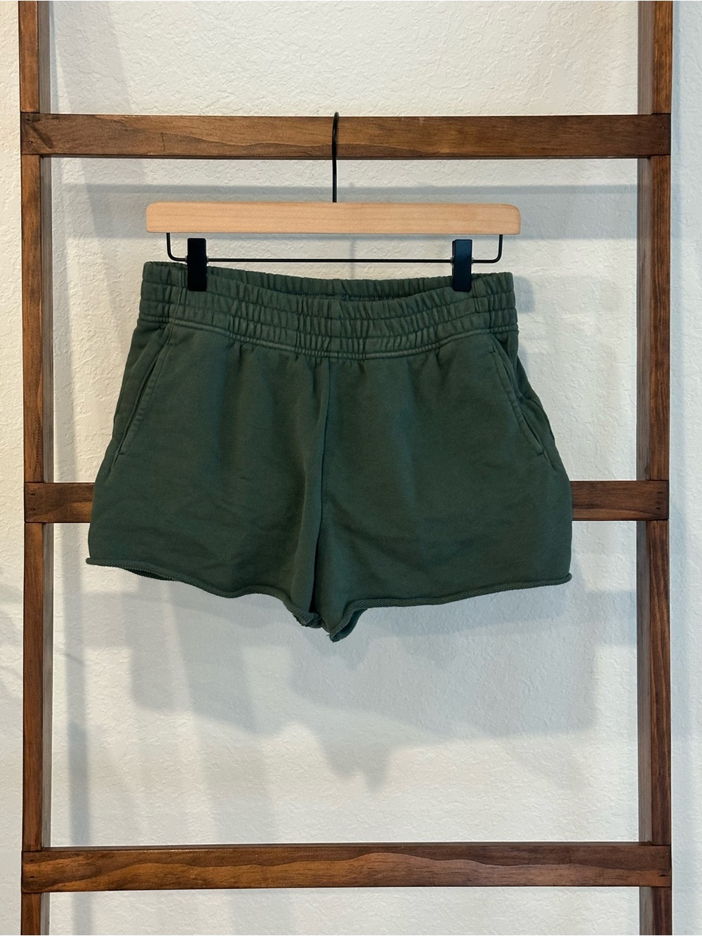 OFFLINE by Aerie Green Raw Hem Fleece Shorts S - Picture 2 of 13
